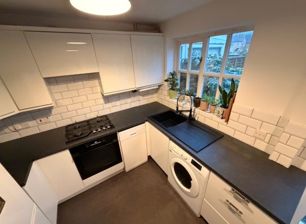 New wortop, sink and tap to freshen up a kitched